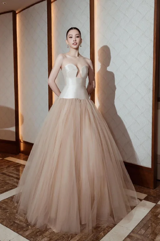 Your Exclusive Offer Awaits!Cinderella Ball Gown Chest Cup Mesh Extra Long Length Dress
