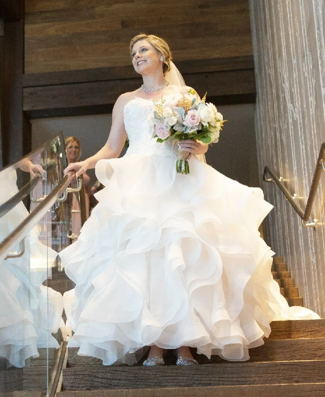 The Sale You’ve Been Waiting For!Allure Bridals 2957