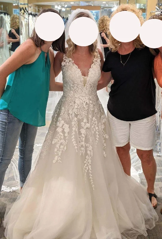 Hottest Discounts of the Year!Allure Bridals 3265