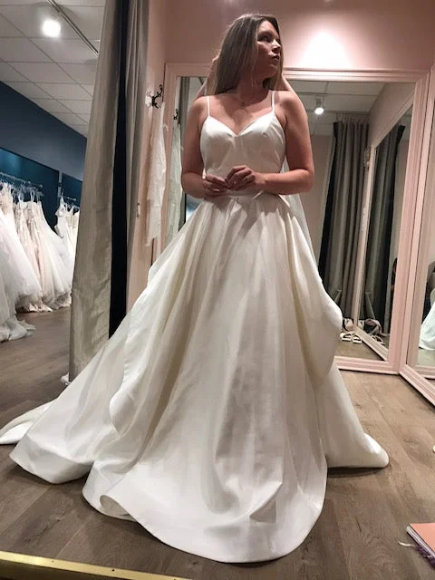 Time to Snag a Bargain!Allure Bridals 3274