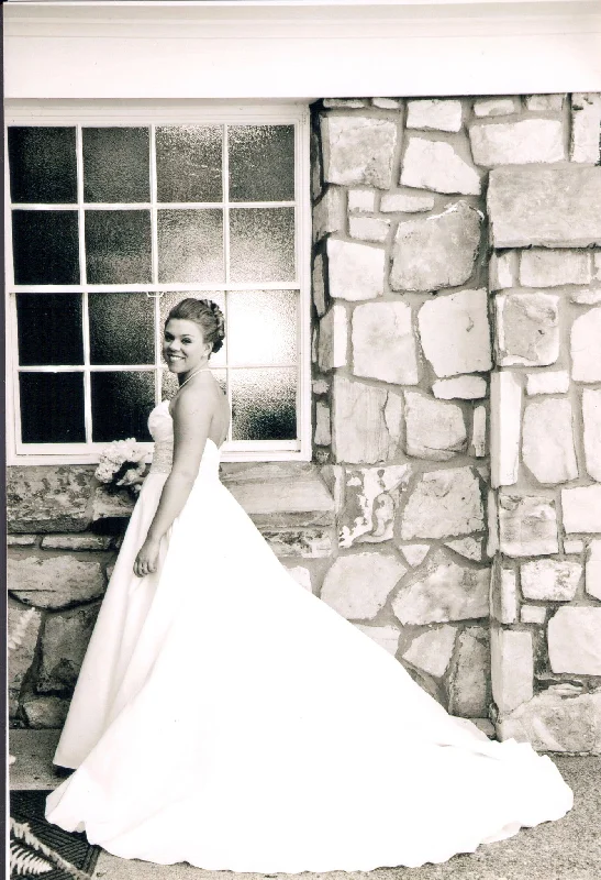 Crazy Discounts Inside!Allure Bridals