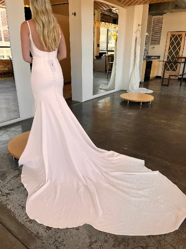 Unmissable Offers Await!Allure Bridals 3556