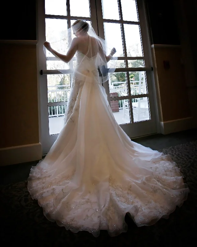 Score Huge Discounts Today!Allure Bridals 8514