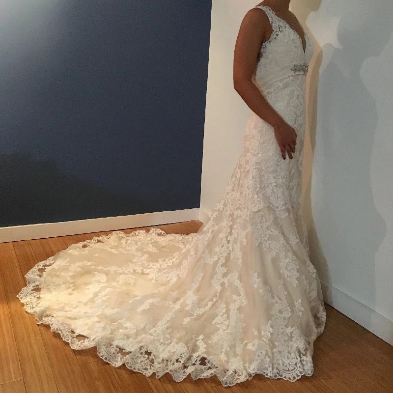 Don’t Wait – Deals Won’t Last!Allure Bridals 8634
