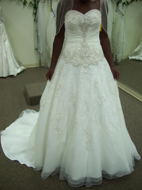 Seasonal Sale – Shop Now!Allure Bridals 8769