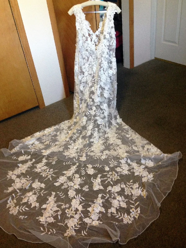 Savings You Can’t Ignore!Allure Bridals 8800