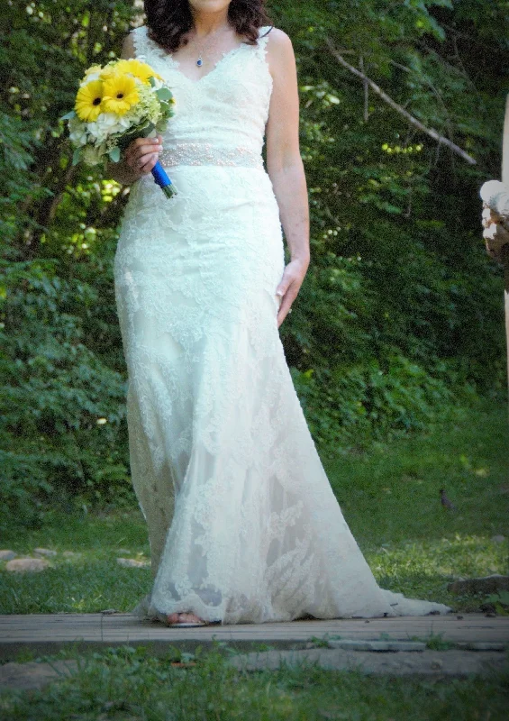 Your Dream Deal is Here!Allure Bridals 8856