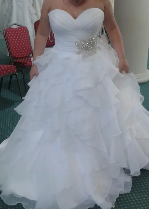 Crazy Discounts Inside!Allure Bridals 8862