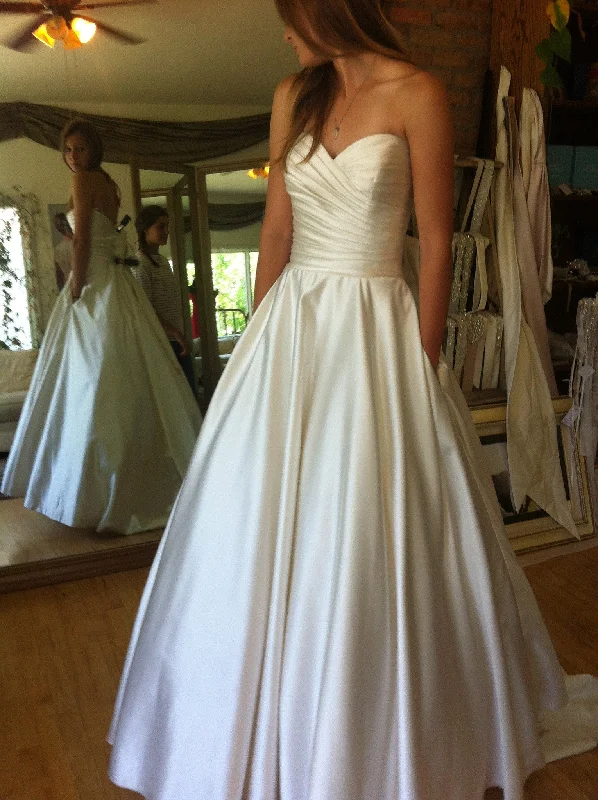 Limited-Time Price Drop!Allure Bridals 8919