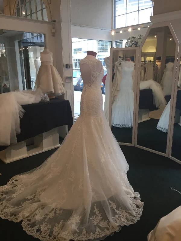 Enjoy Huge Discounts Now!Allure Bridals 8956