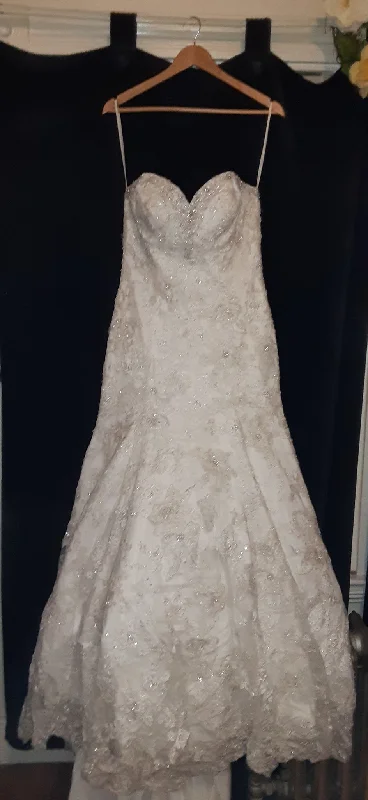 Today Only – Don’t Miss It!Allure Bridals 8958