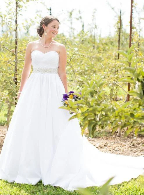 Hurry, Sale Ends Soon!Allure Bridals 8969