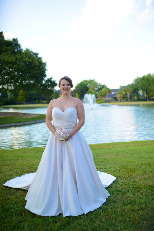 Find the Best Deals Here!Allure Bridals 9065