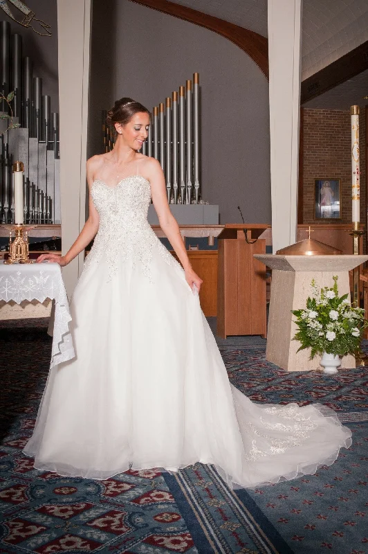 Act Fast – Limited Time Savings!Allure Bridals 9120