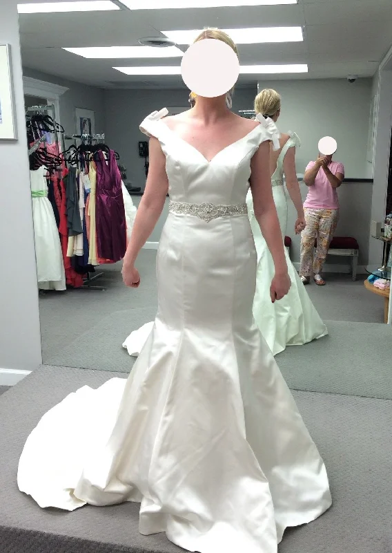 Massive Price Cuts!Allure Bridals 9163