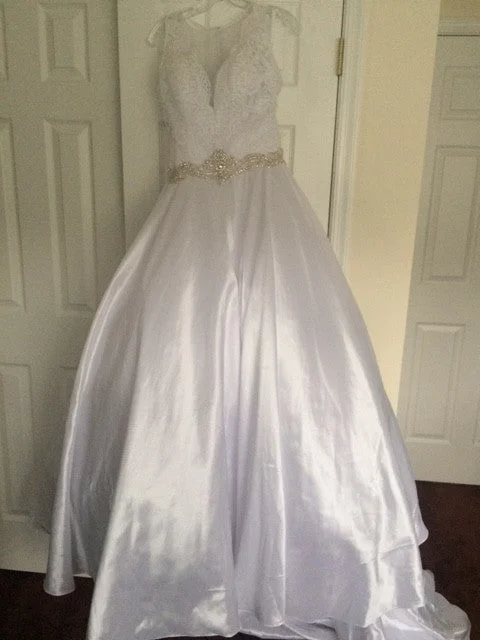 Get It Before It’s Gone!Allure Bridals 9207