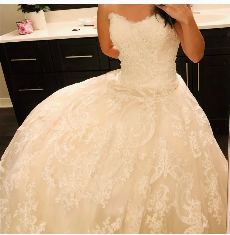 Hot Deals You Can’t Resist!Allure Bridals 9217