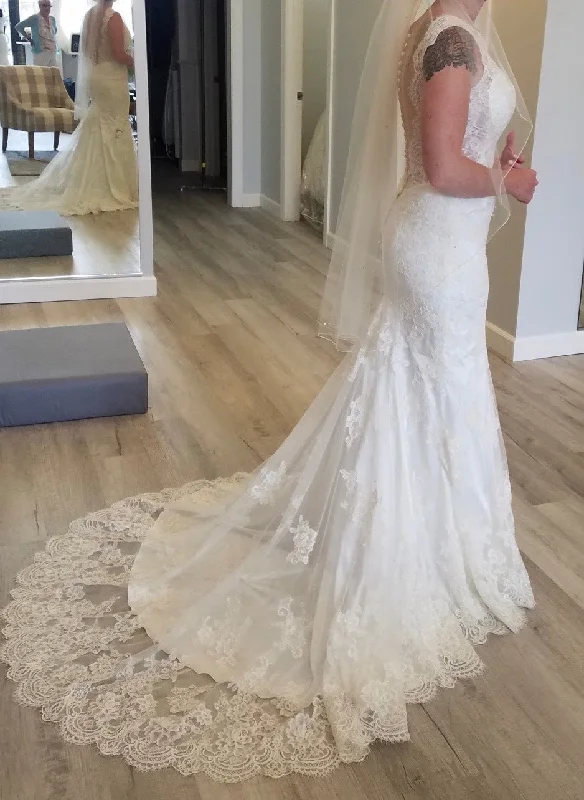 Bigger Savings, Better Shopping!Allure Bridals 9352
