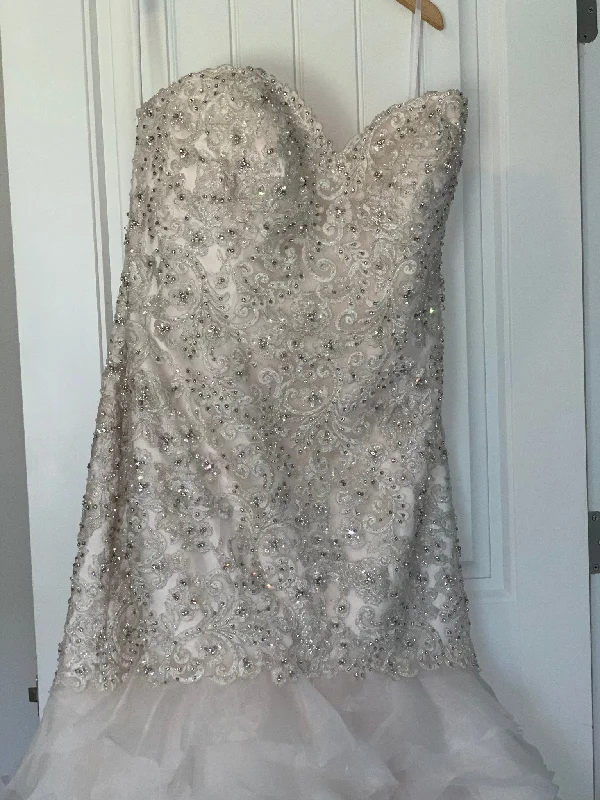 Save More Than Ever!Allure Bridals 9355