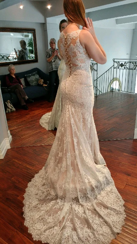 Lowest Prices Guaranteed!Allure Bridals 9455
