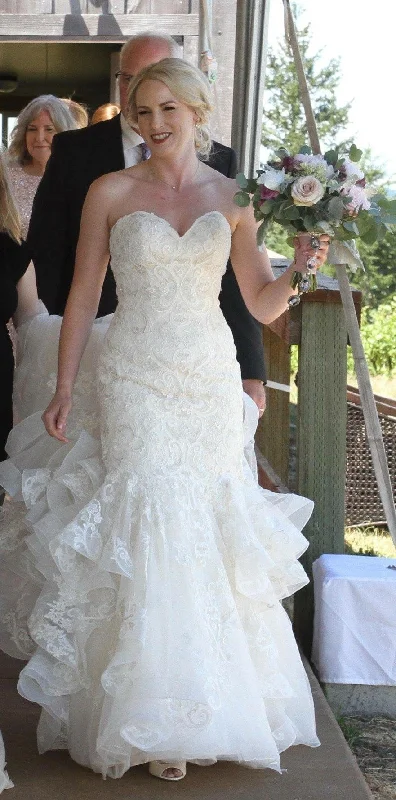 Great Deals, Just for You!Allure Bridals 9456