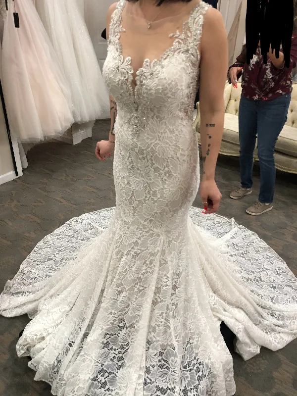Limited Stock Available!Allure Bridals 9460