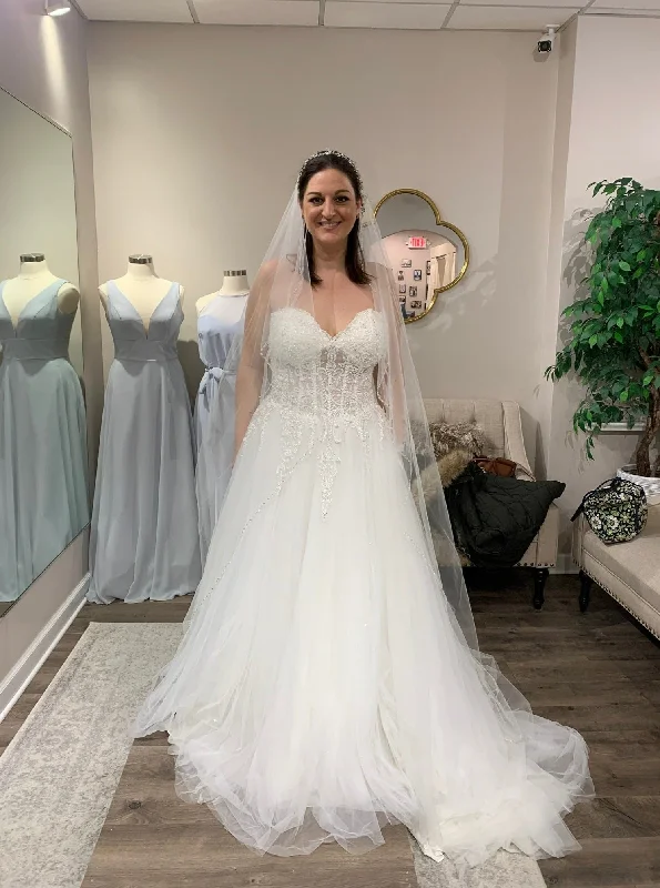 Amazing Prices You Can’t Resist!Allure Bridals 9565