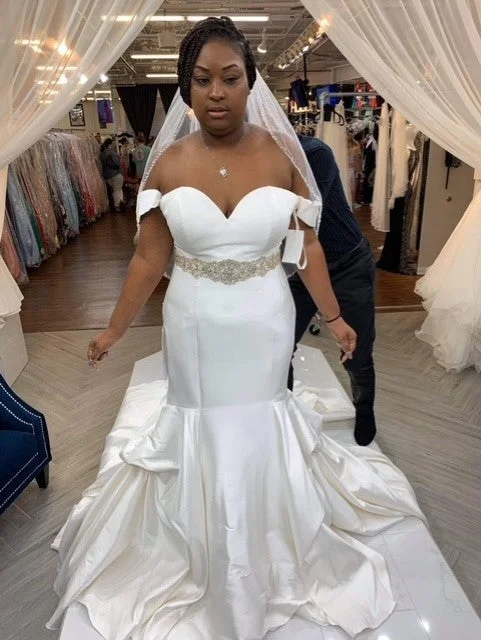 Limited Edition, Limited Price!Allure Bridals 9658