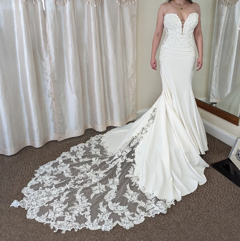 Hurry, Sale Ends Soon!Allure Bridals 9776