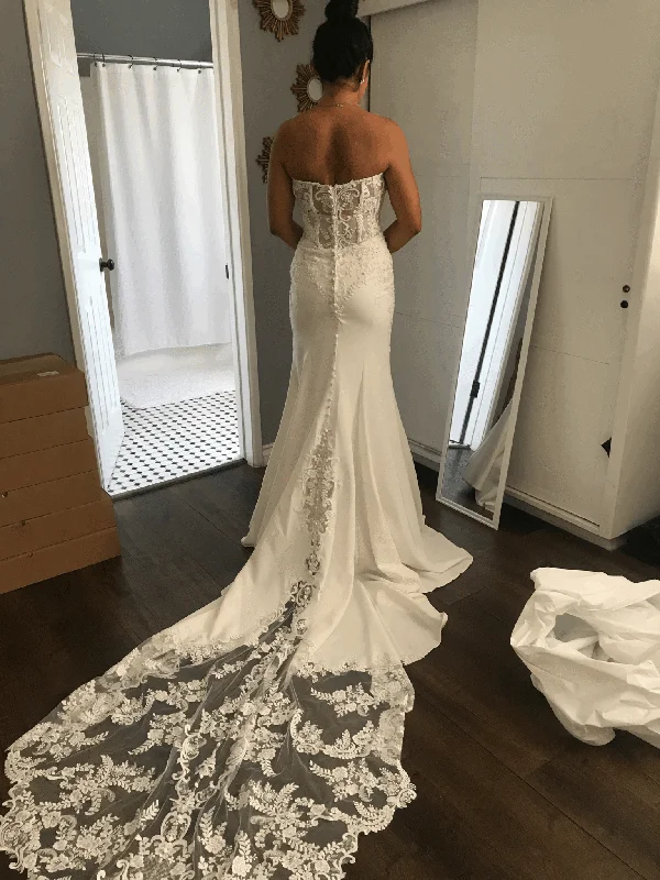 Hot Deals You Can’t Resist!Allure Bridals 9776Z