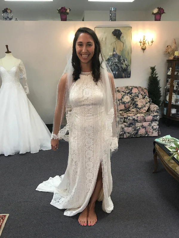 Limited Time Offer!Allure Bridals Adele F114