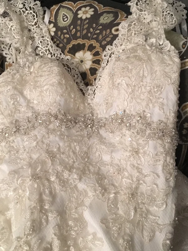 Save More Than Ever!Allure Bridals C207