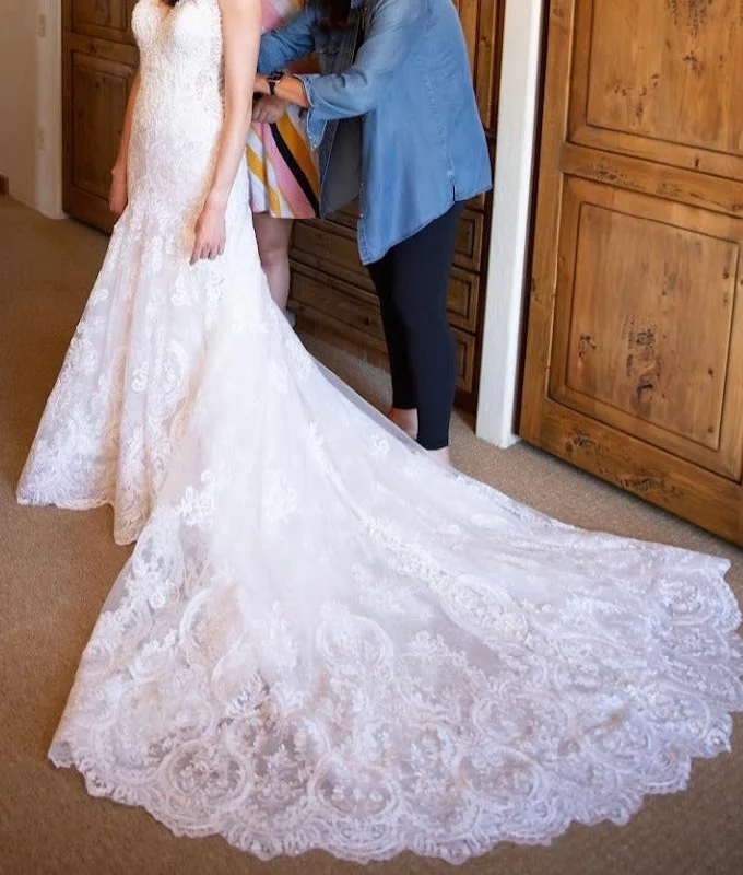 Flash Deals – Act Quickly!Allure Bridals C504