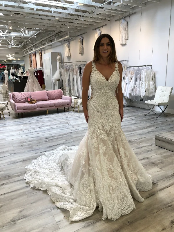 Limited Edition, Limited Price!Allure Bridals C504