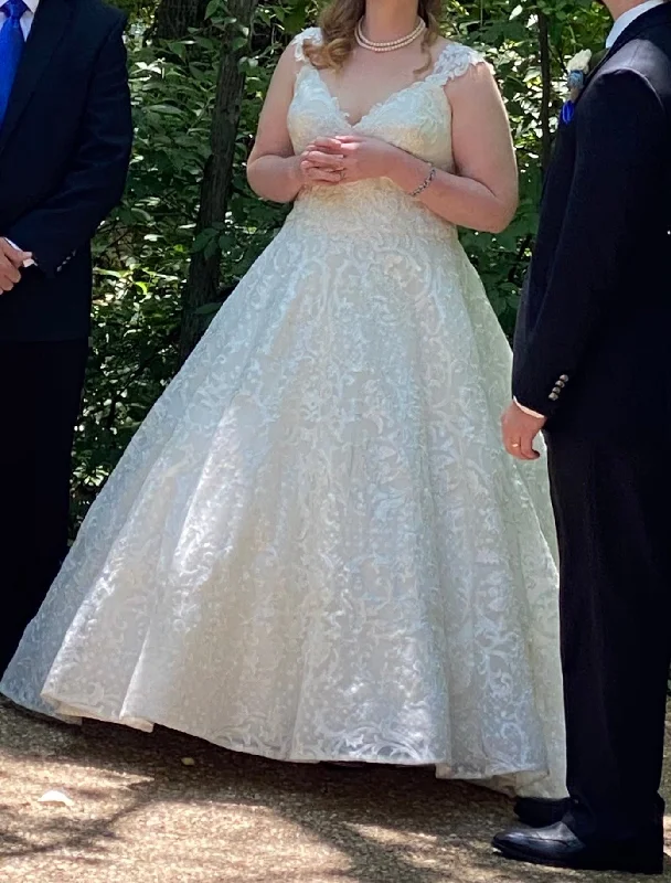 Massive Price Cuts!Allure Bridals C533