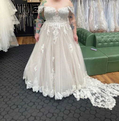 The Best Offers Are Here!Allure Bridals C622