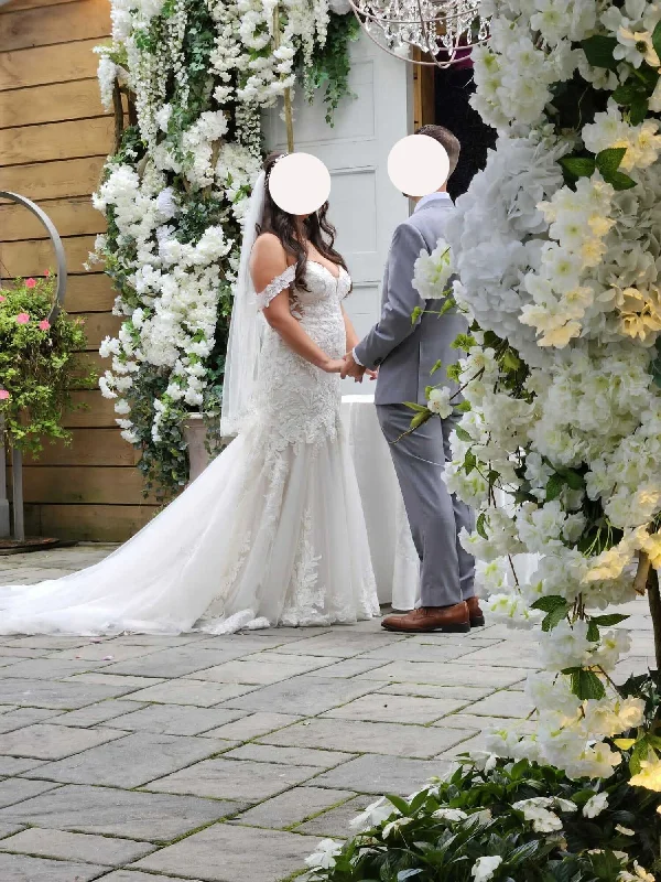 Hurry, Sale Ends Soon!Allure Bridals C636