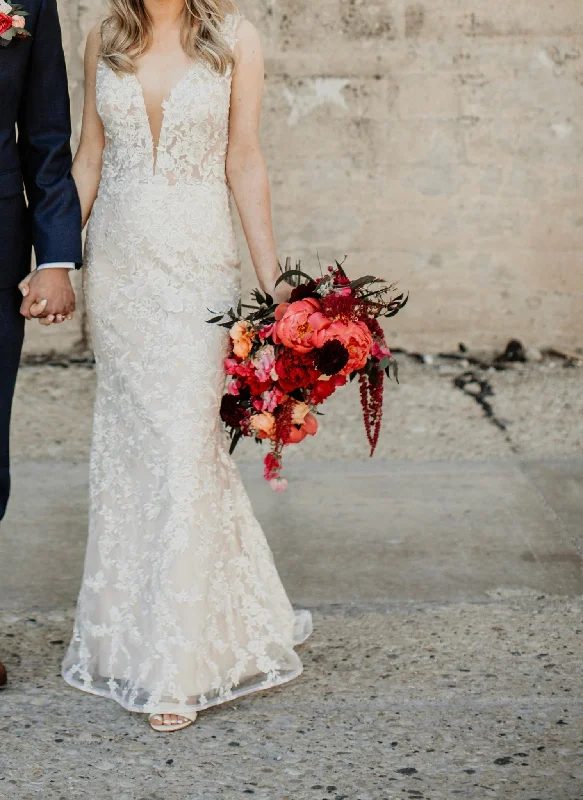 Limited Time Offer!Allure Bridals E164 Freya