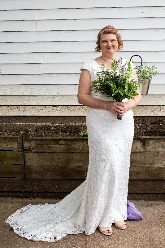 Seasonal Sale – Shop Now!Allure Bridals M632