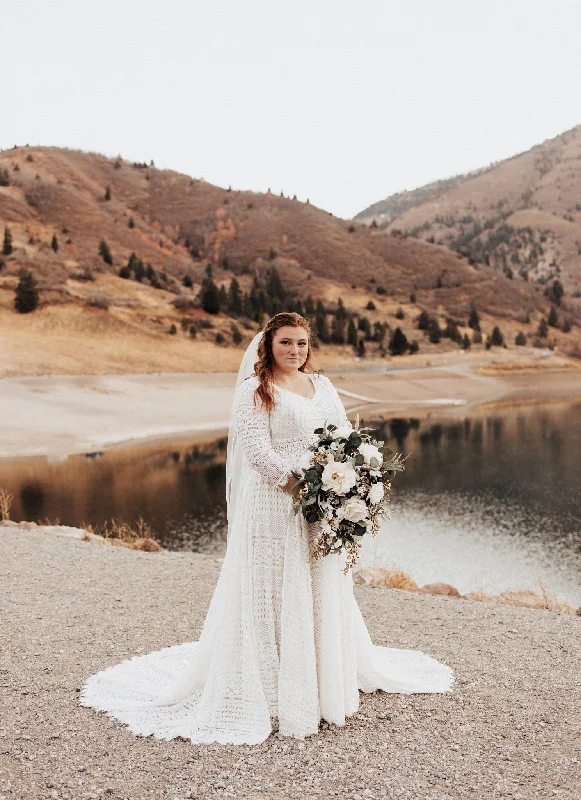 Flash Deals – Act Quickly!Allure Bridals M650