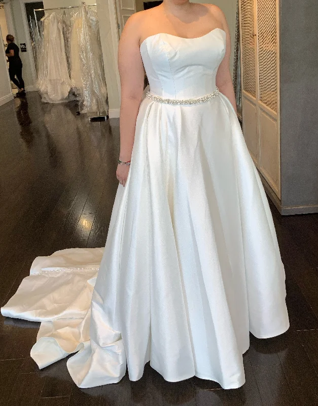 Special Discounts Inside!Allure Bridals Romance 3065