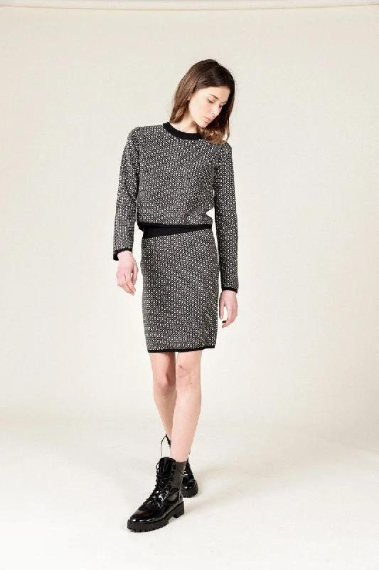 Don’t Wait – Shop Today!Lili Sidonio B&W Print Knit Skirt