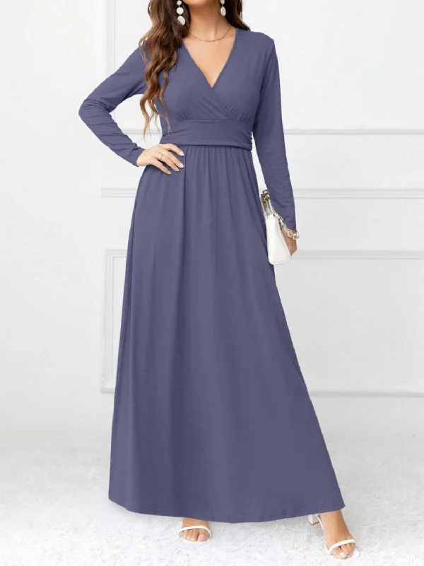 Don’t Wait – Shop Today!Chic surplice maxi dress with pockets